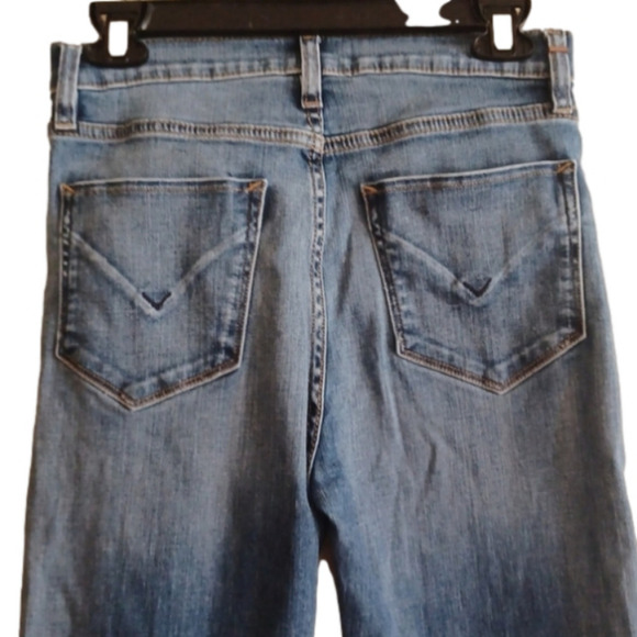 𝅺hudson jeans, size 26." Holly Skinny" Distressed bottoms. Dark and light . - Picture 6 of 16